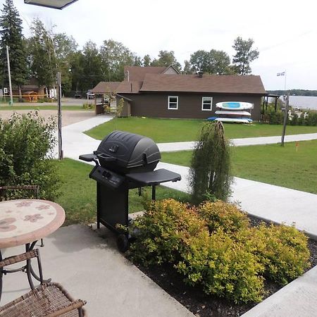 Les Chalets Baie Cascouia Larouche Luaran gambar