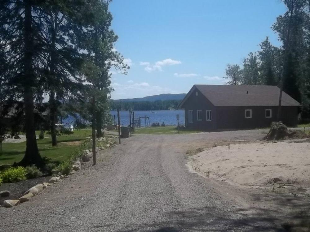 Les Chalets Baie Cascouia Larouche Luaran gambar