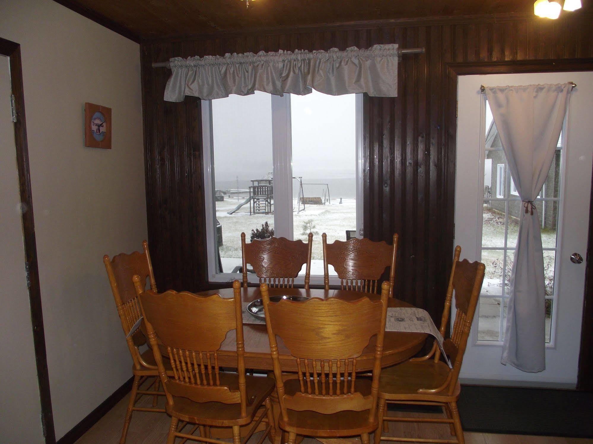 Les Chalets Baie Cascouia Larouche Luaran gambar