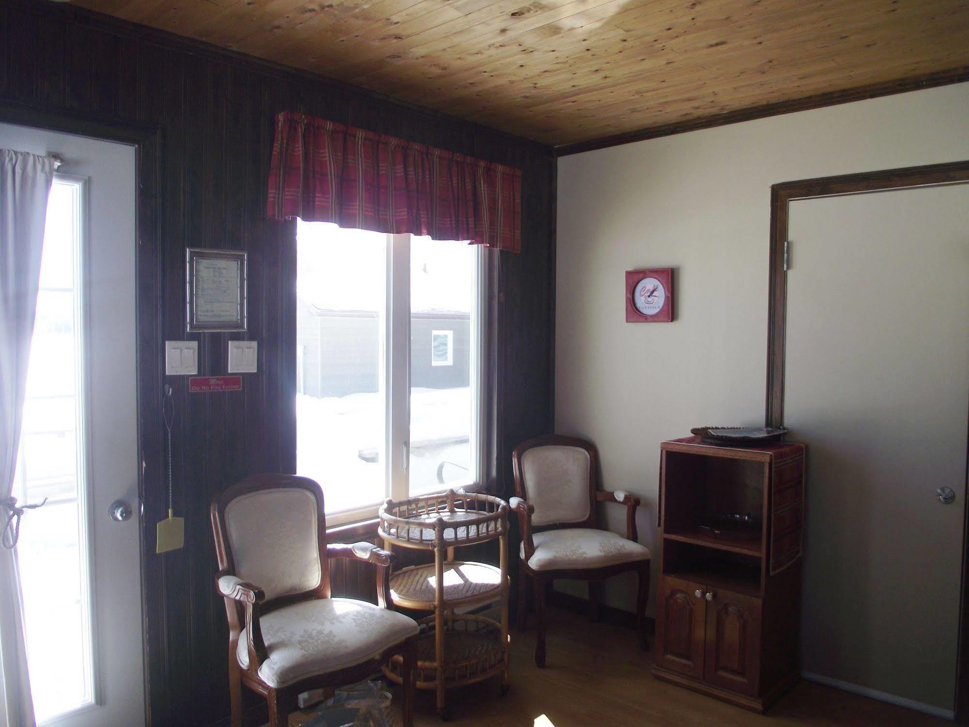 Les Chalets Baie Cascouia Larouche Luaran gambar