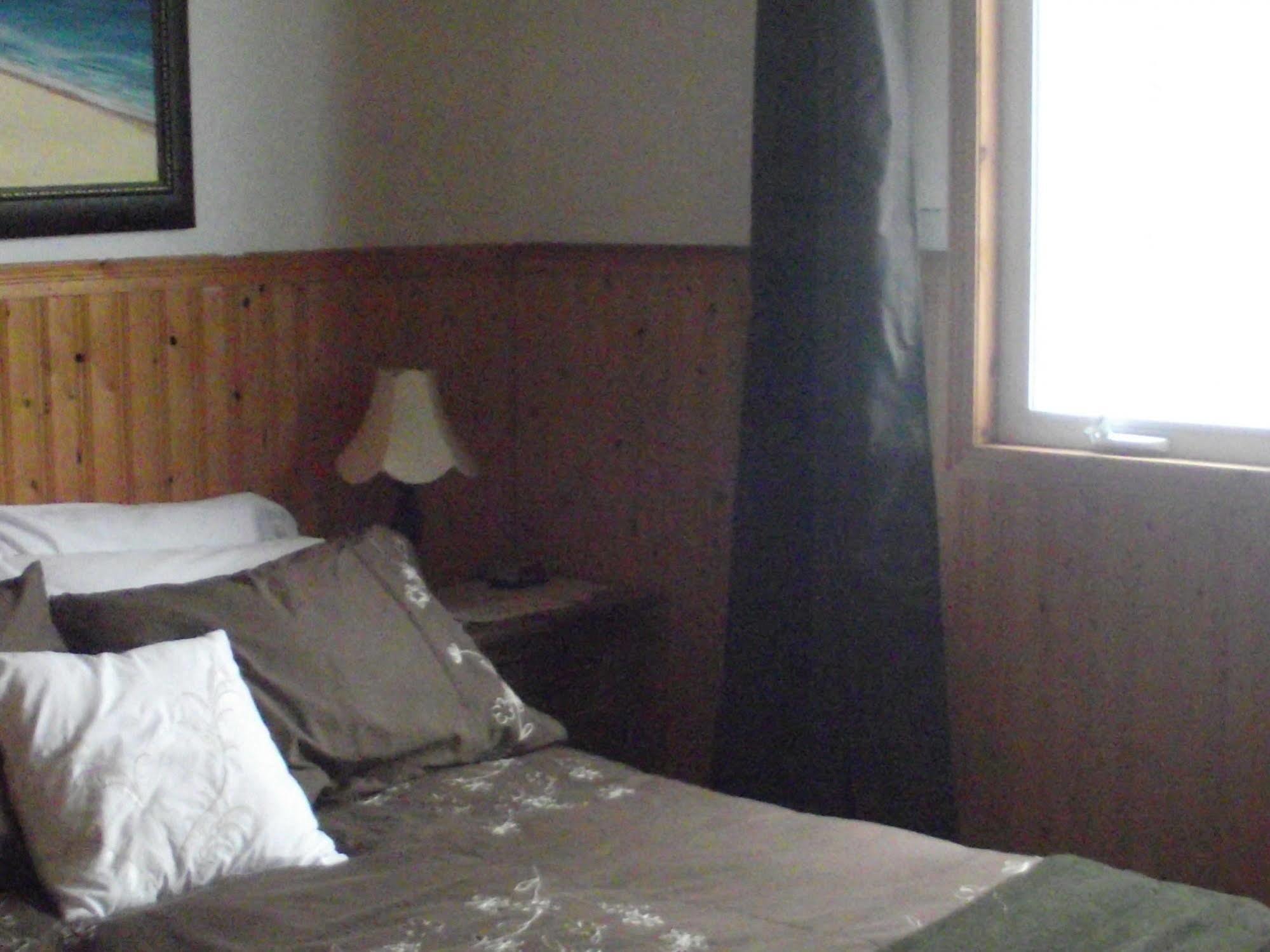 Les Chalets Baie Cascouia Larouche Luaran gambar