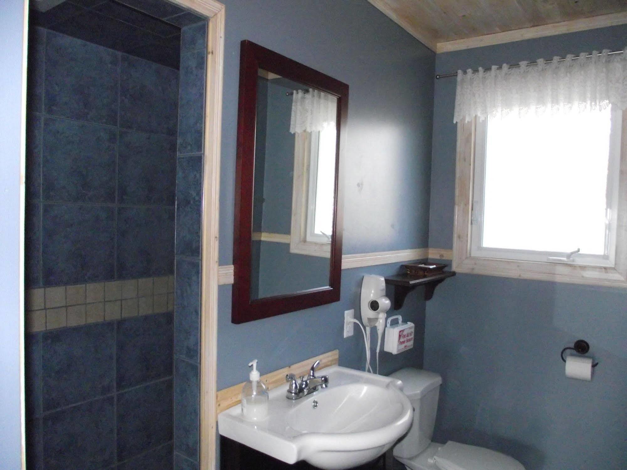 Les Chalets Baie Cascouia Larouche Luaran gambar