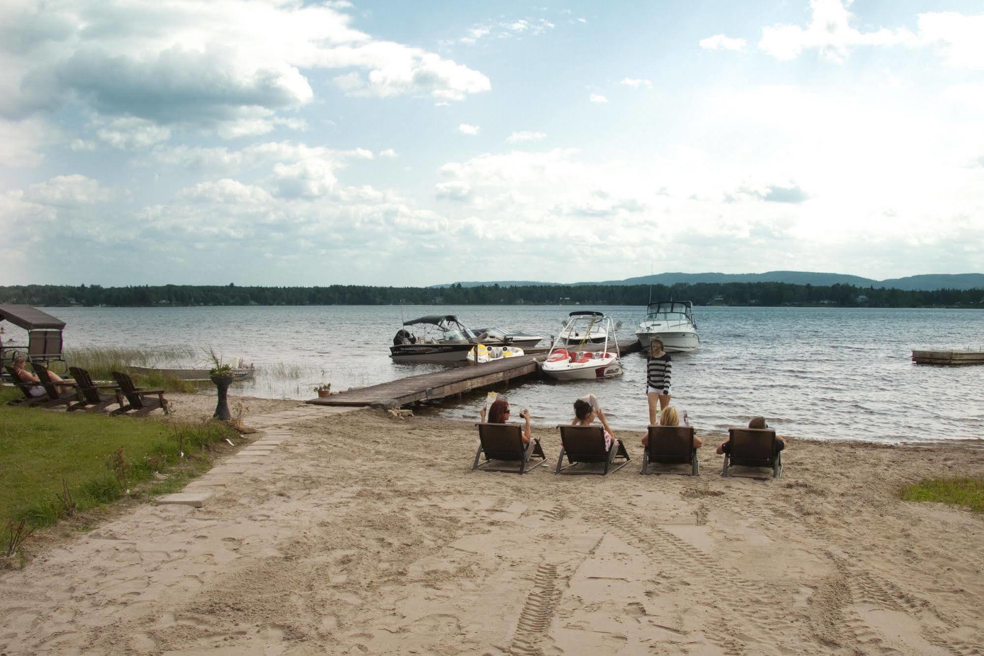 Les Chalets Baie Cascouia Larouche Luaran gambar