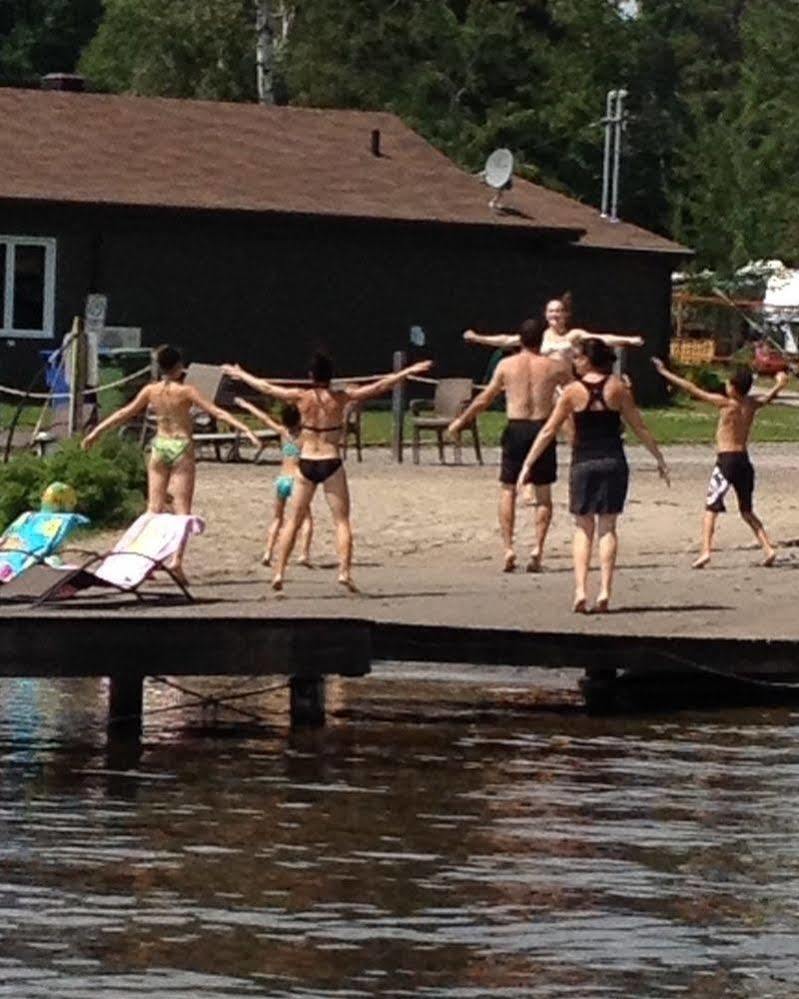 Les Chalets Baie Cascouia Larouche Luaran gambar