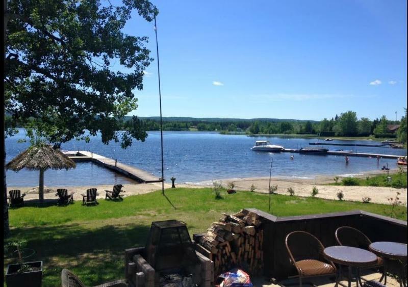 Les Chalets Baie Cascouia Larouche Luaran gambar