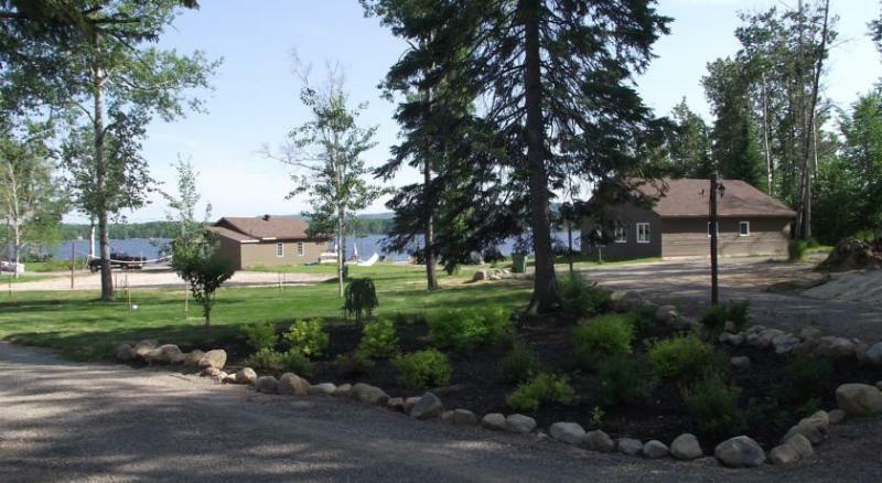 Les Chalets Baie Cascouia Larouche Luaran gambar